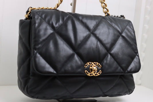 Chanel - Maxi 19