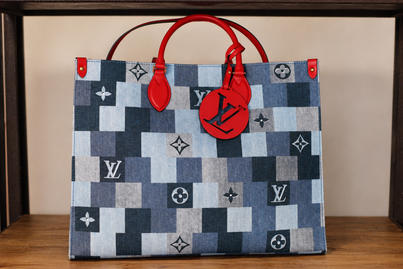 Louis Vuitton - OnTheGo - GM