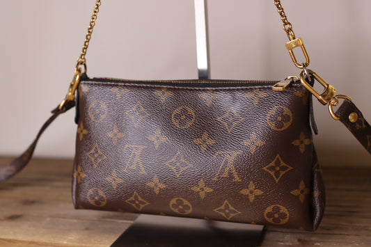 Louis Vuitton - Monogram Canvas -  Pochette Clutch