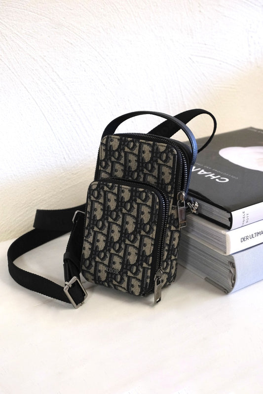 Dior - Vertical Wallet mit Strap