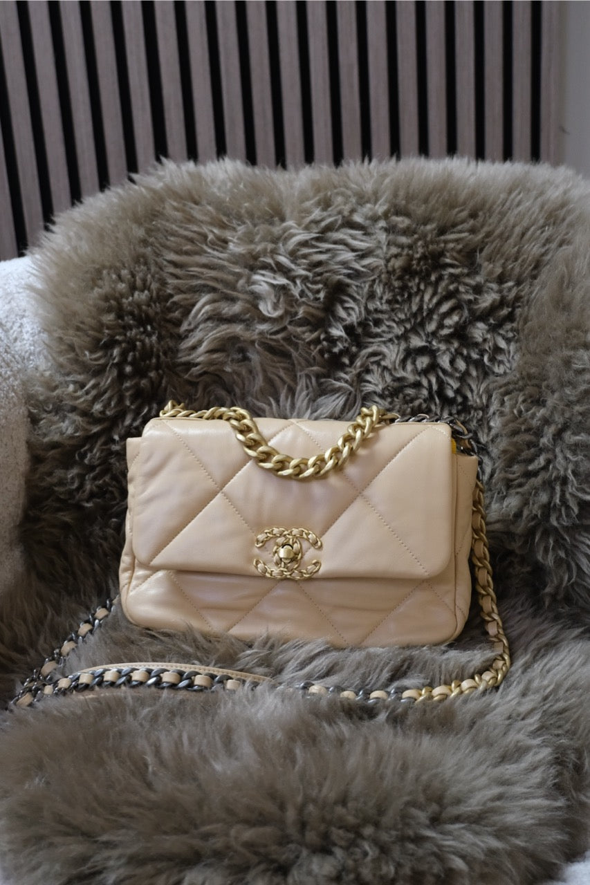 CHANEL - Classic Flap 19