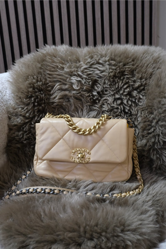 CHANEL - Classic Flap 19