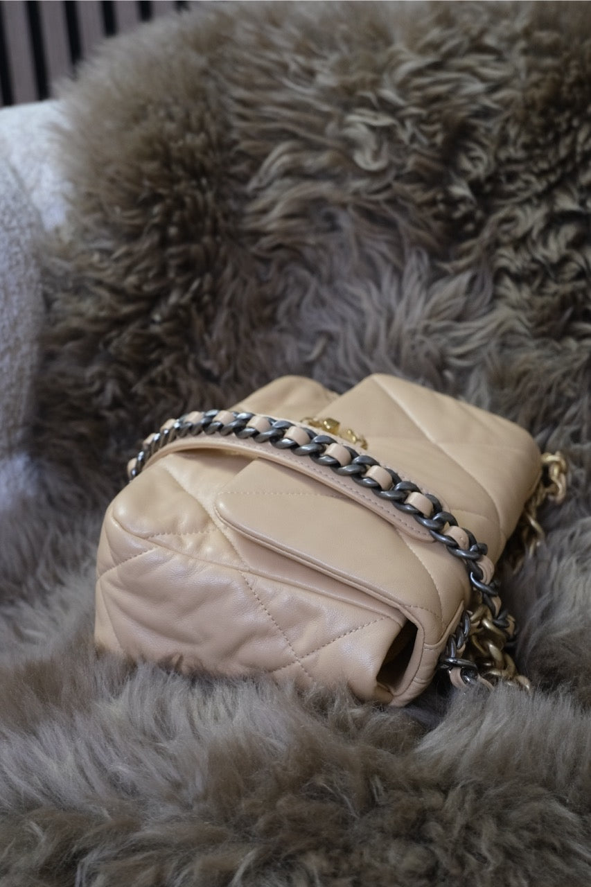 CHANEL - Classic Flap 19