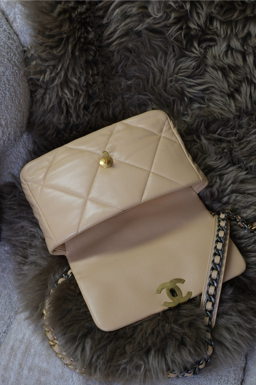 CHANEL - Classic Flap 19