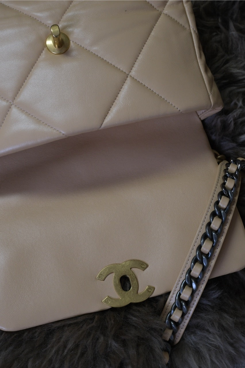 CHANEL - Classic Flap 19