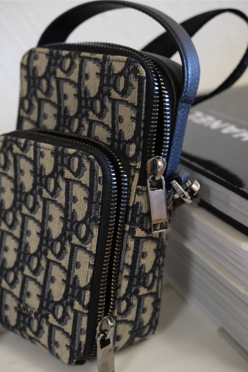 Dior - Vertical Wallet mit Strap