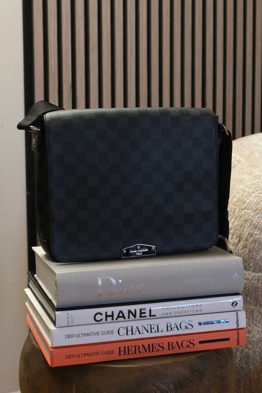 Louis Vuitton - District Messenger