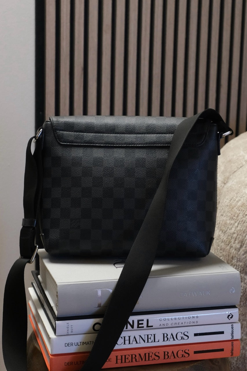 Louis Vuitton - District Messenger