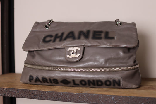 Chanel -  Graffiti Leder Schultertasche