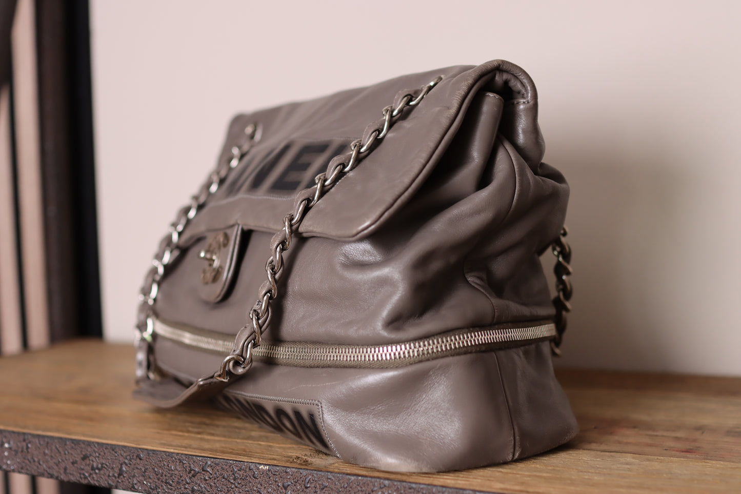 Chanel -  Graffiti Leder Schultertasche