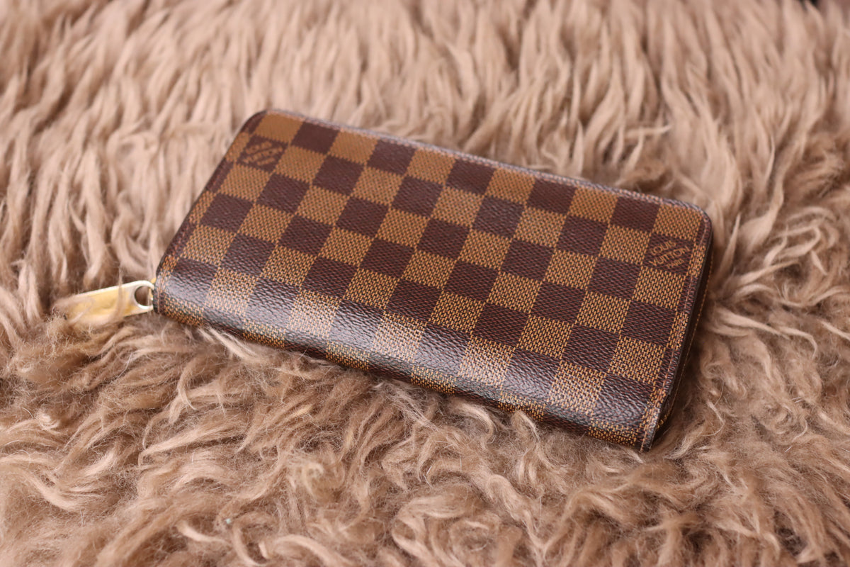 Louis Vuitton - Zippy Wallet