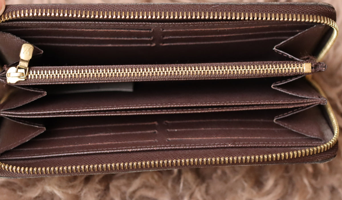 Louis Vuitton - Zippy Wallet