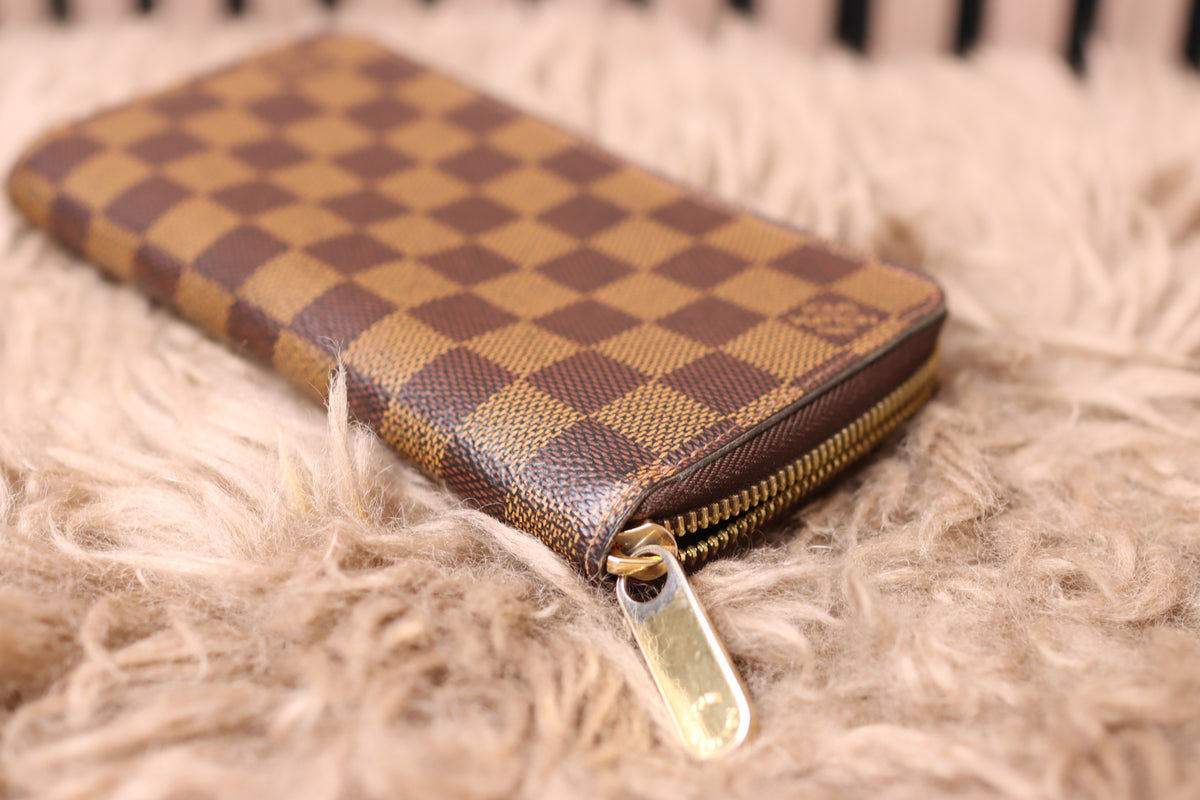 Louis Vuitton - Zippy Wallet