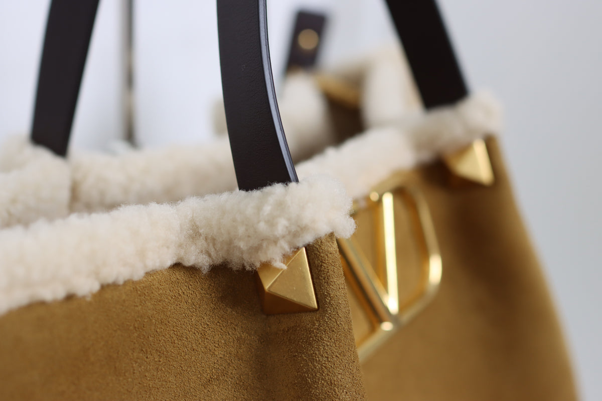 Valentino Garavani - Signature Medium Tote - Havana Beige