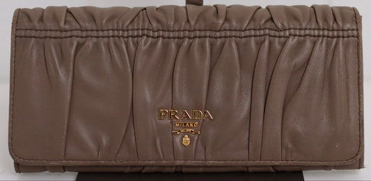Prada - Wallet Nappa Gaufre Continental