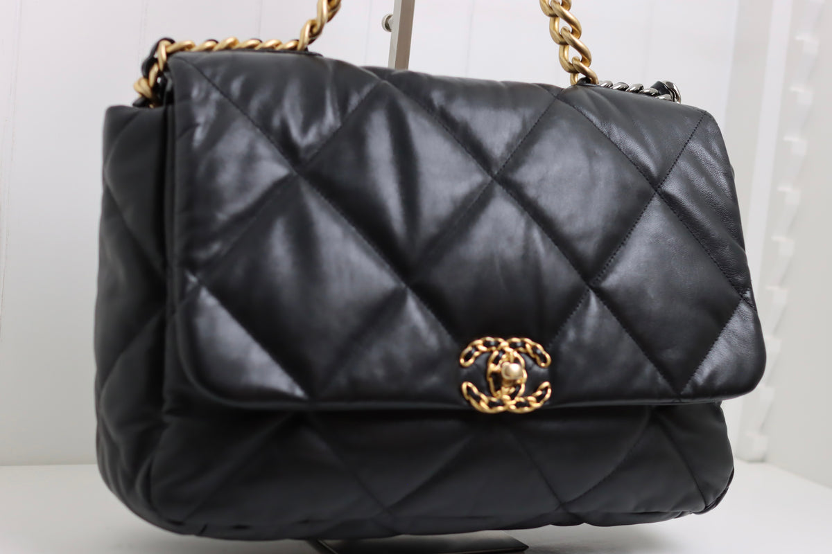 Chanel - Maxi 19