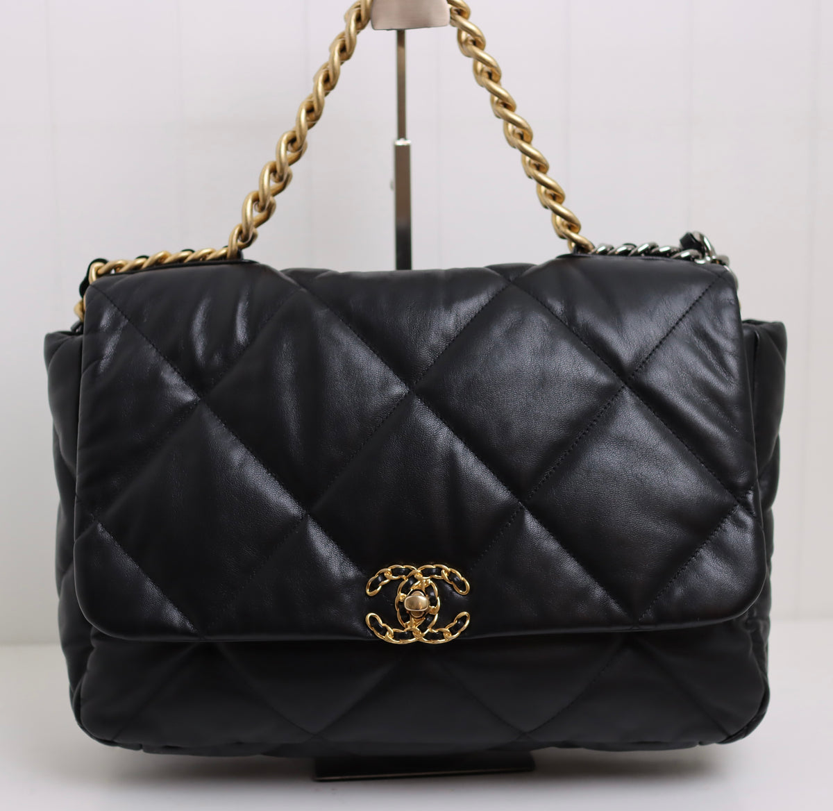 Chanel - Maxi 19