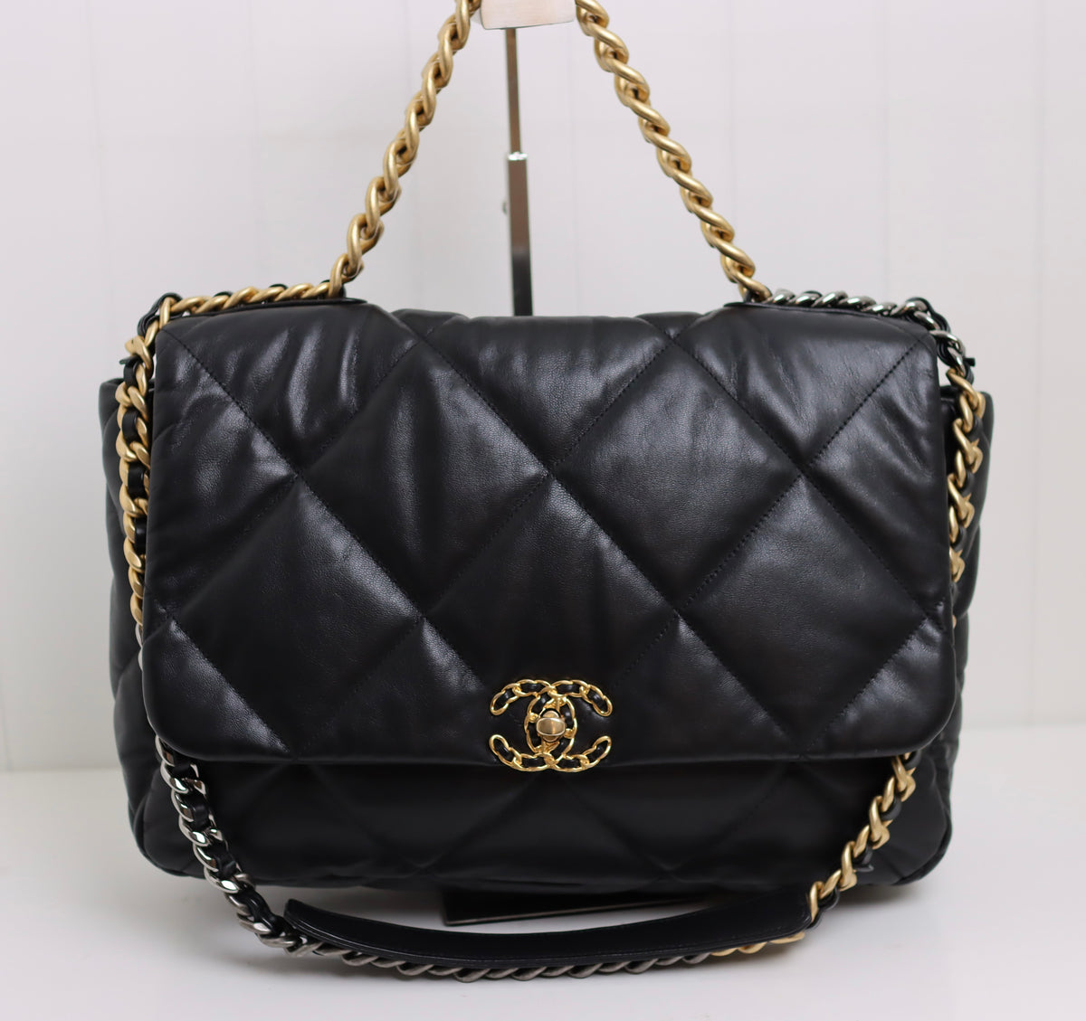 Chanel - Maxi 19